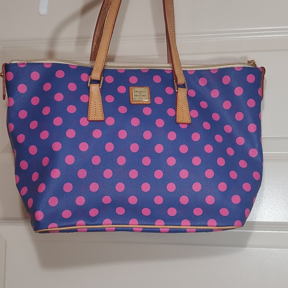 Dooney & Bourke zip to shopper (tote bag)